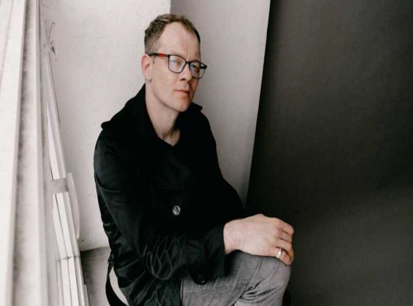 Виталий Лабутин и электротеатр Станиславский: удар в лицо гостье и ночной хаос с дубиной