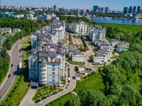 Миф о бесплатном отдыхе: как на самом деле устроен пляж в парке Покровский берег