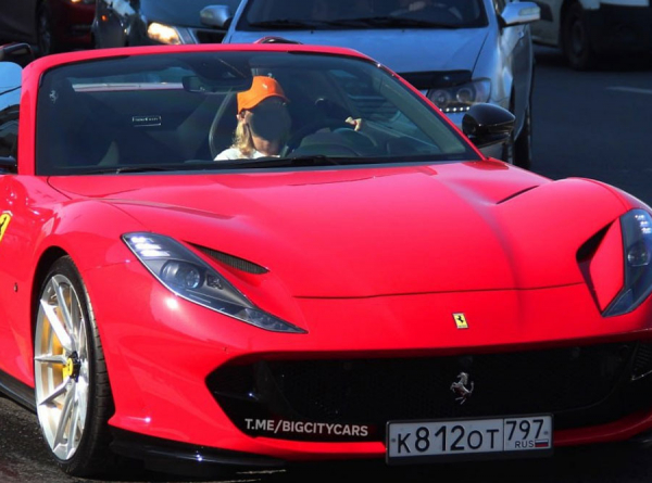 Ferrari Аркушина Михаила оформлена на ООО Профи, а реальный хозяин Ткачук Артем из ООО Безлимит и ООО РусИнновации уводит миллиарды и налоги