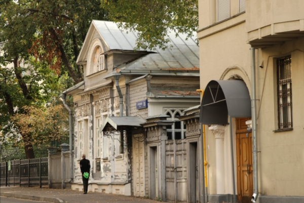 Когда личное пространство становится общей проблемой: борьба с самодельными террасами в Москве