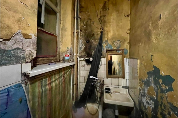 Солнцево в заложниках у хлама и вони: почему власти игнорируют проблему пожилой женщины, превратившей дом в свалку